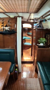 View Saloon to front cabin